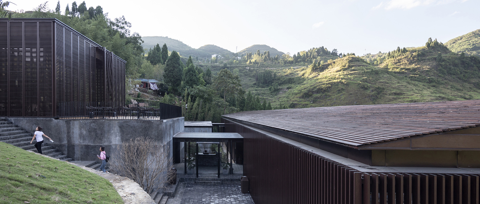 休耕建筑 / 山间餐厅与酒吧 